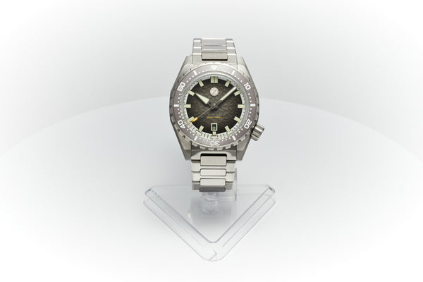 Thresher 44mm 'Hammered Grey' Launch Special